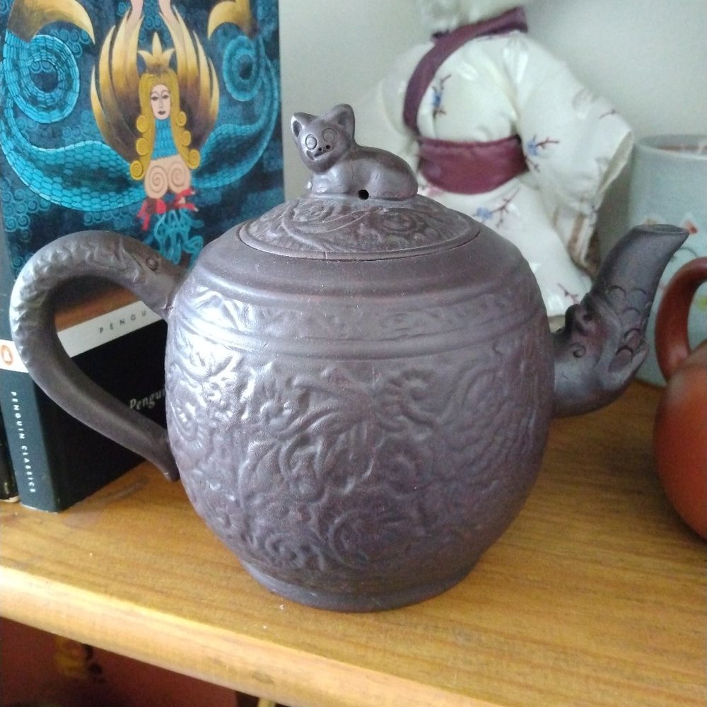 Yixing clay cat teapot